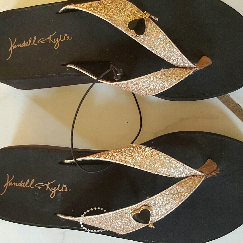 SOLD Kendall & kylie flip flop sandals platform